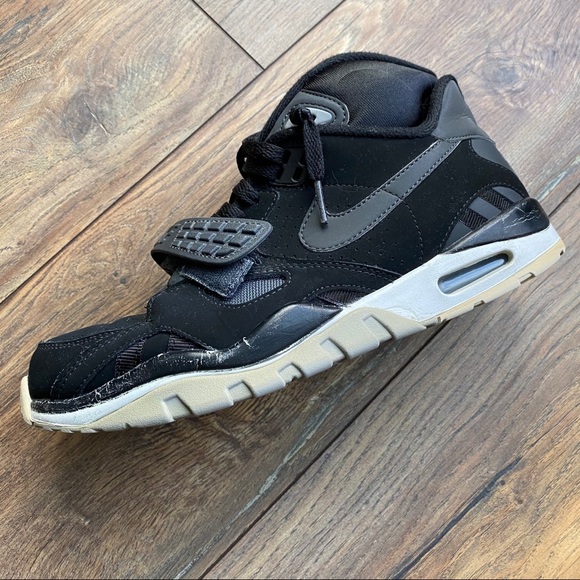 {preloved} Men’s Black Nike High Top Sneakers - Picture 5 of 12